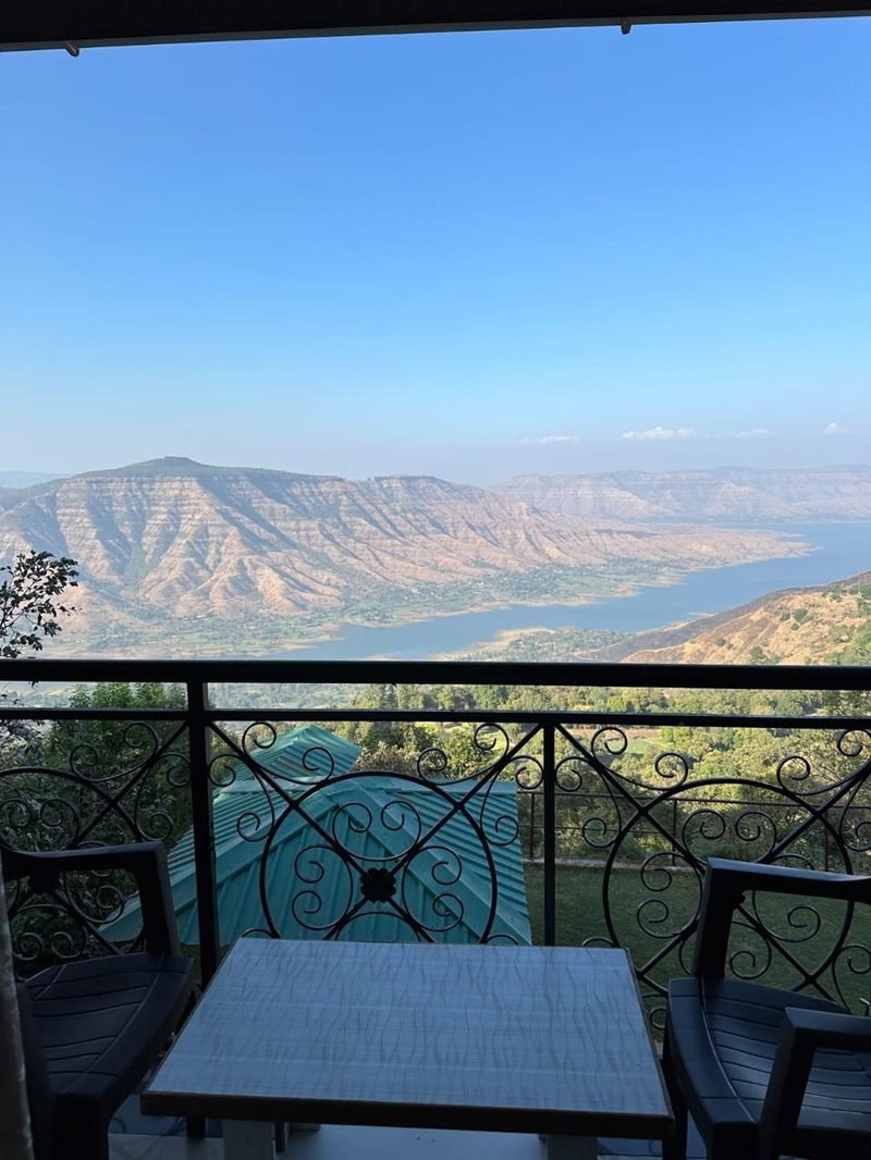 Valley View Couple Room balcony